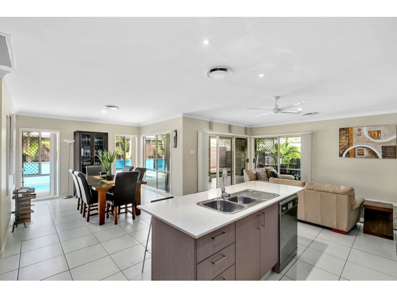 123 Wunburra Circle, Pacific Pines QLD 4211