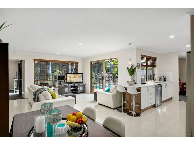 8 Parkdale Court, Parkwood QLD 4214