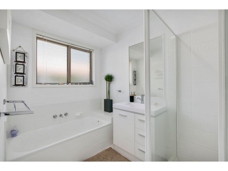 8 Parkdale Court, Parkwood QLD 4214