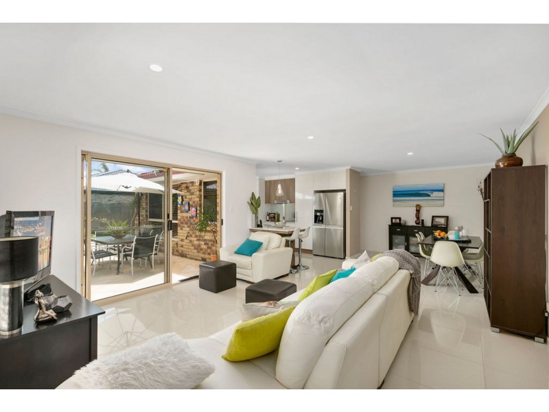 8 Parkdale Court, Parkwood QLD 4214