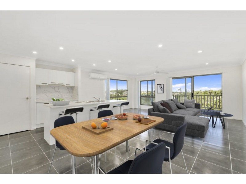 1/18 Barrington Street, Pacific Pines QLD 4211