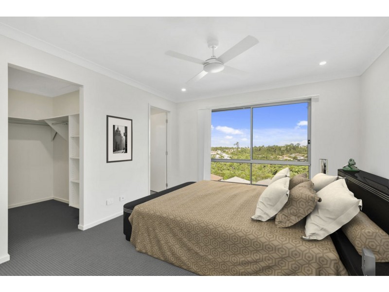 1/18 Barrington Street, Pacific Pines QLD 4211