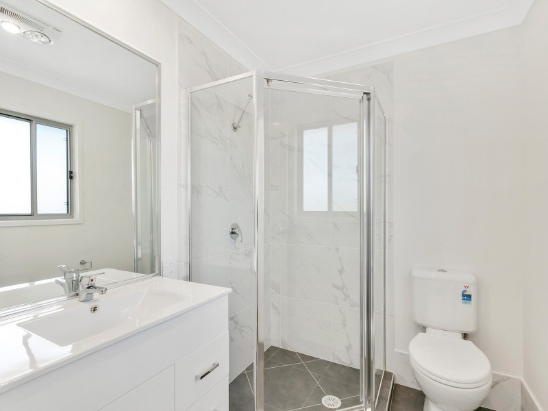 1/18 Barrington Street, Pacific Pines QLD 4211