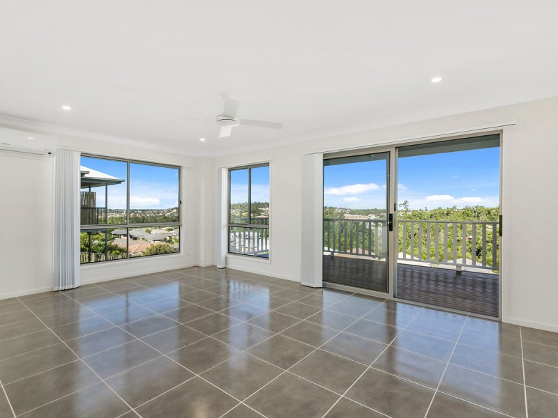 1/18 Barrington Street, Pacific Pines QLD 4211