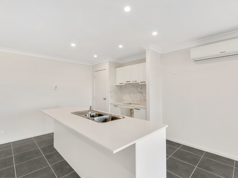 1/18 Barrington Street, Pacific Pines QLD 4211