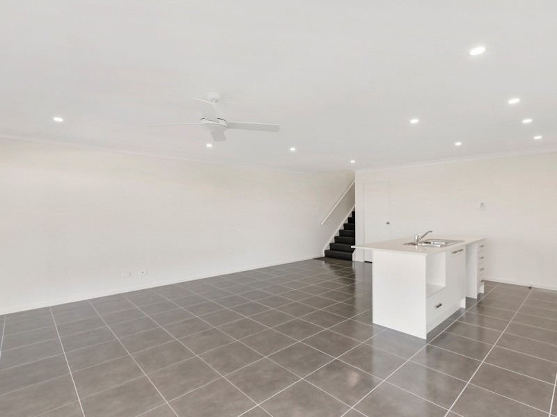 1/18 Barrington Street, Pacific Pines QLD 4211