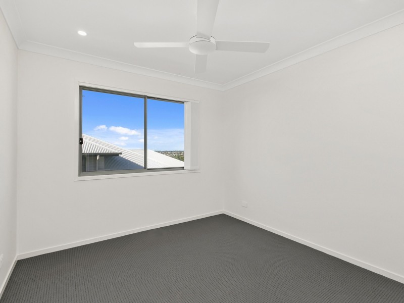 1/18 Barrington Street, Pacific Pines QLD 4211