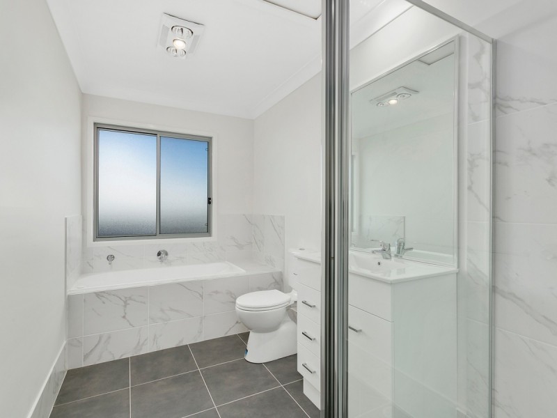 1/18 Barrington Street, Pacific Pines QLD 4211
