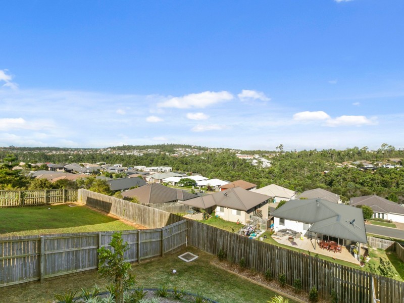 1/18 Barrington Street, Pacific Pines QLD 4211