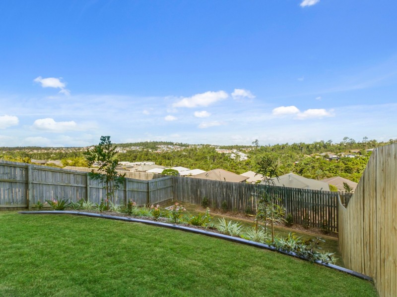 1/18 Barrington Street, Pacific Pines QLD 4211