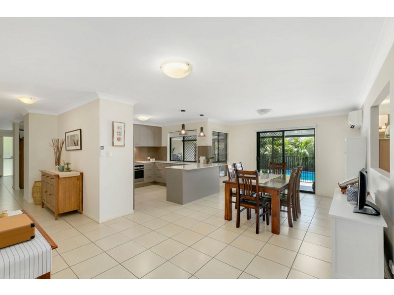 34 Roberts Drive, Maudsland QLD 4210