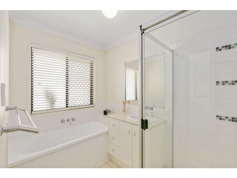 34 Roberts Drive, Maudsland QLD 4210