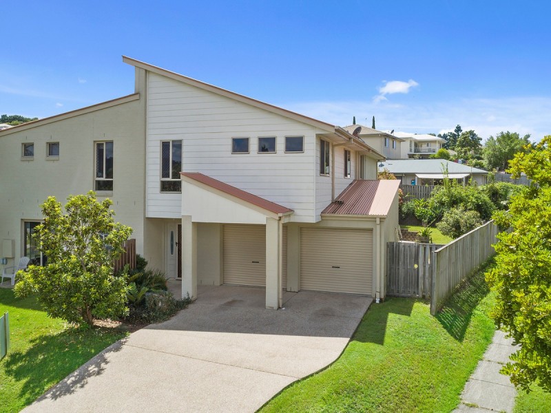 2/1 Ainsworth Street, Pacific Pines QLD 4211