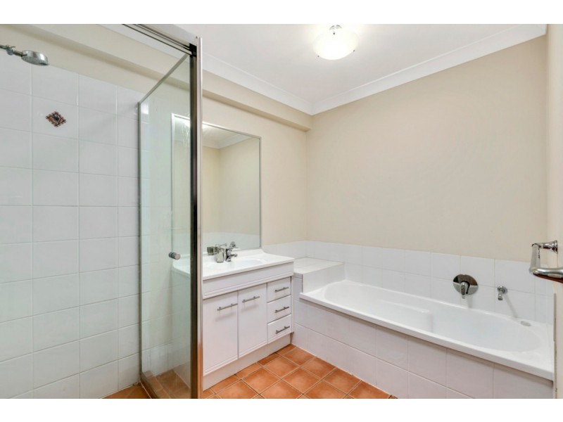 2/1 Ainsworth Street, Pacific Pines QLD 4211