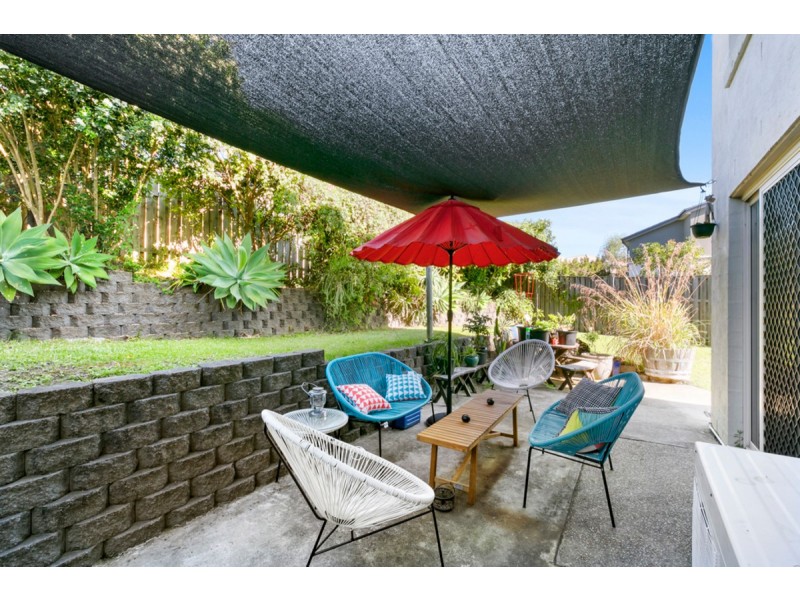 2/1 Ainsworth Street, Pacific Pines QLD 4211