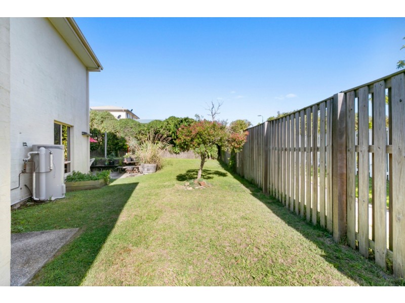 2/1 Ainsworth Street, Pacific Pines QLD 4211