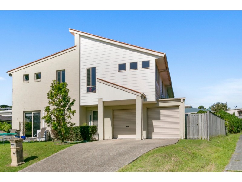 2/1 Ainsworth Street, Pacific Pines QLD 4211