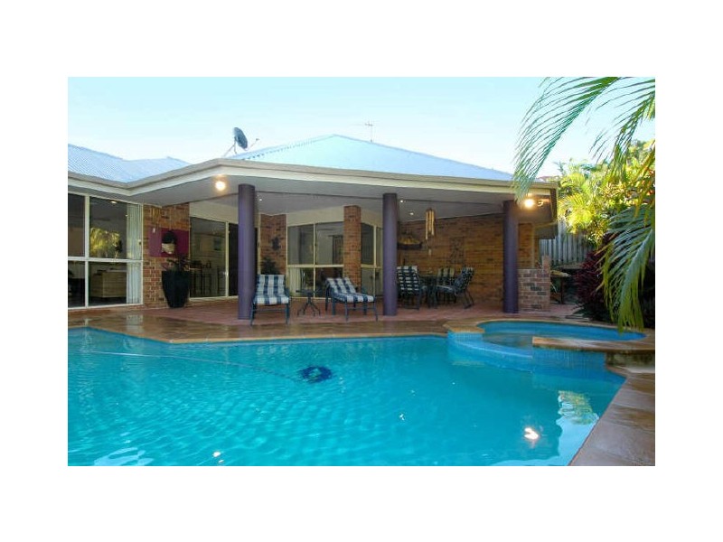 3 Atoli Rise, Pacific Pines QLD 4211