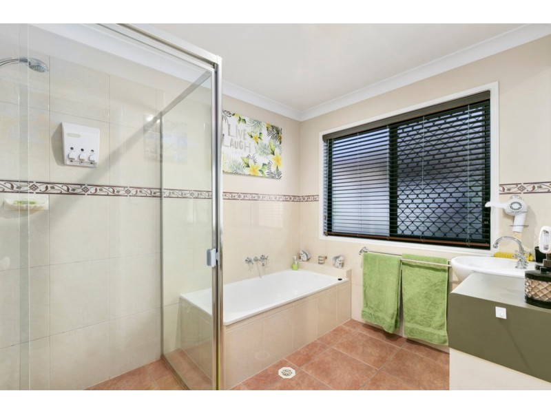 13 Roberts Drive, Maudsland QLD 4210