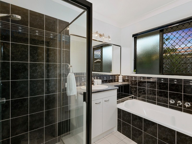 16 Silverash Street, Oxenford QLD 4210