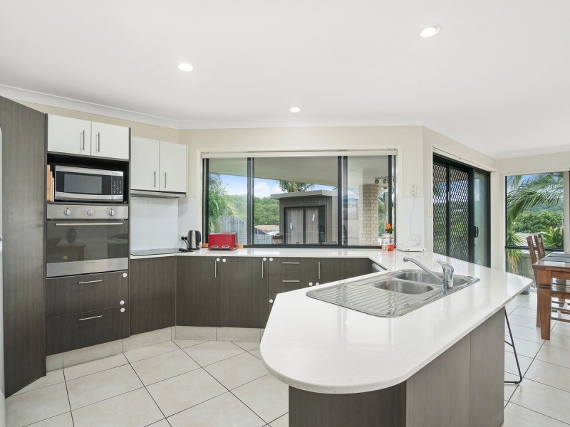 102 Wunburra Circle, Pacific Pines QLD 4211