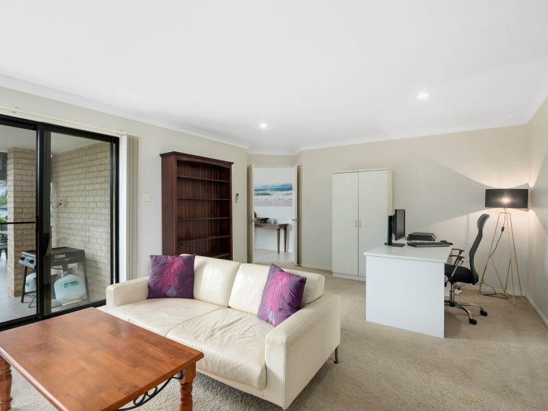 102 Wunburra Circle, Pacific Pines QLD 4211