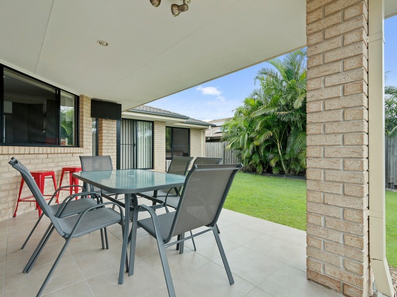102 Wunburra Circle, Pacific Pines QLD 4211