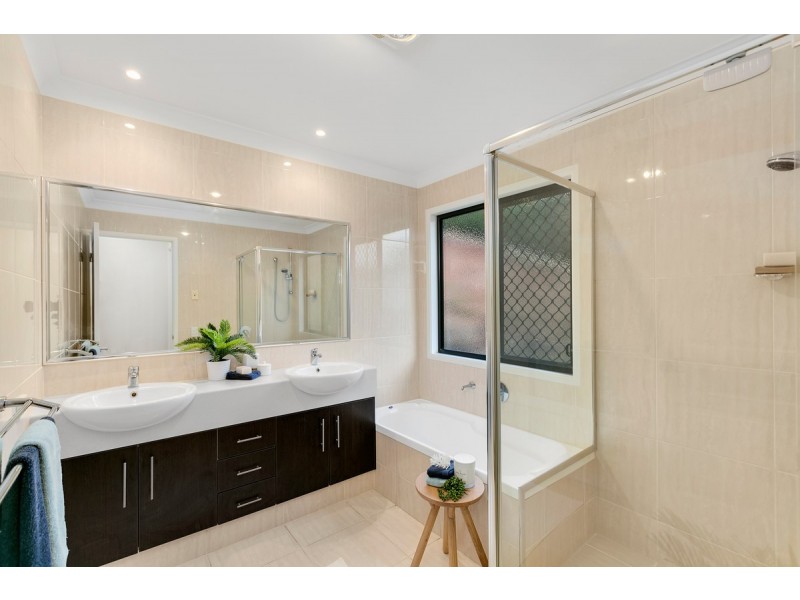 43 Yamba Street, Pacific Pines QLD 4211