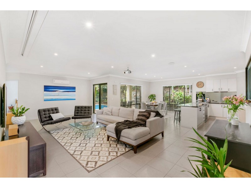 27 Sangster Crescent, Pacific Pines QLD 4211