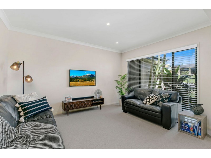 27 Sangster Crescent, Pacific Pines QLD 4211
