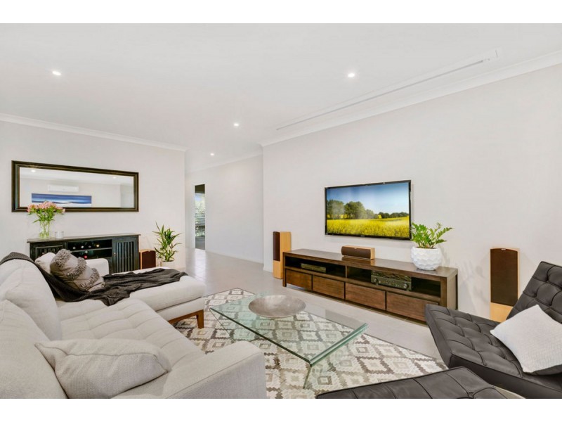 27 Sangster Crescent, Pacific Pines QLD 4211