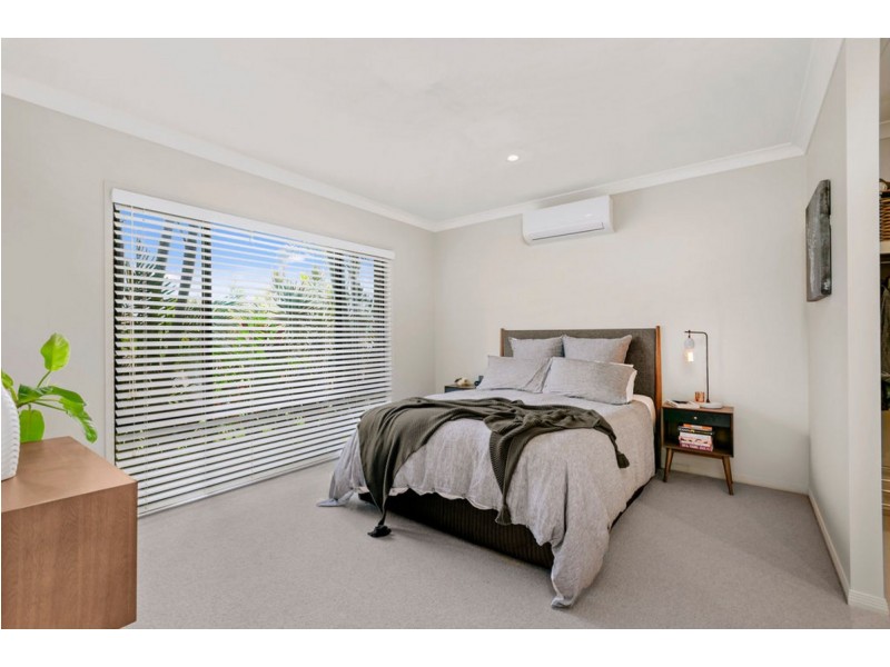 27 Sangster Crescent, Pacific Pines QLD 4211