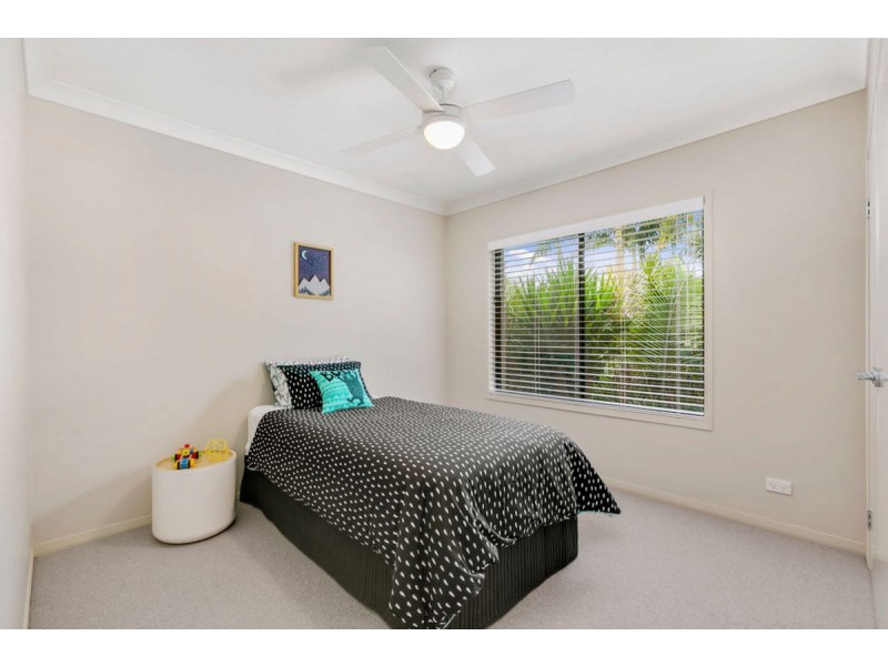 27 Sangster Crescent, Pacific Pines QLD 4211