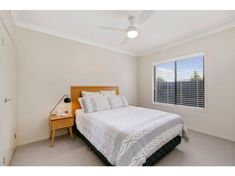 27 Sangster Crescent, Pacific Pines QLD 4211