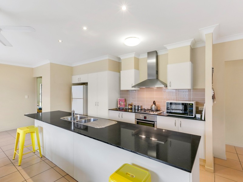 14 Kadie Place, Pacific Pines QLD 4211