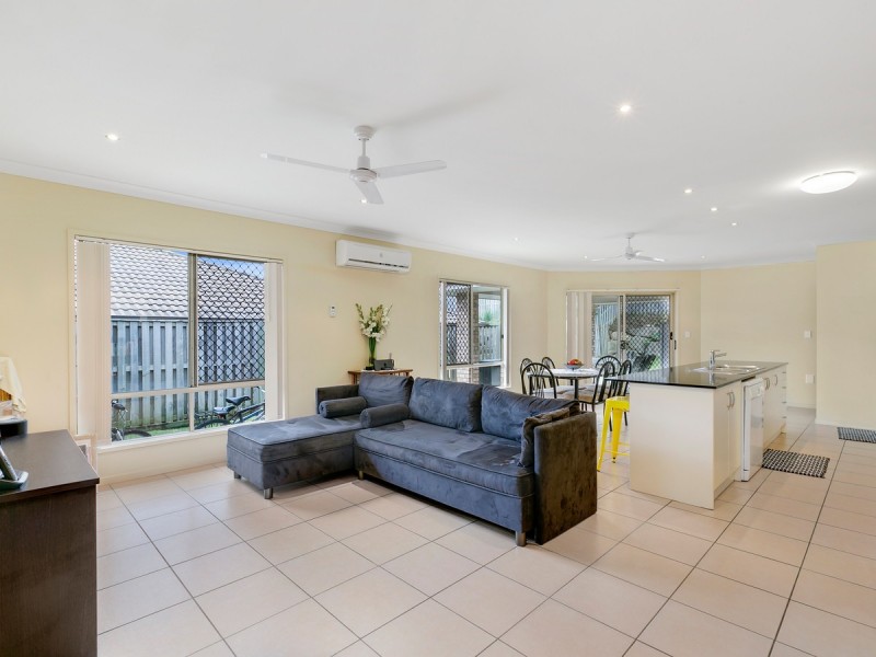 14 Kadie Place, Pacific Pines QLD 4211