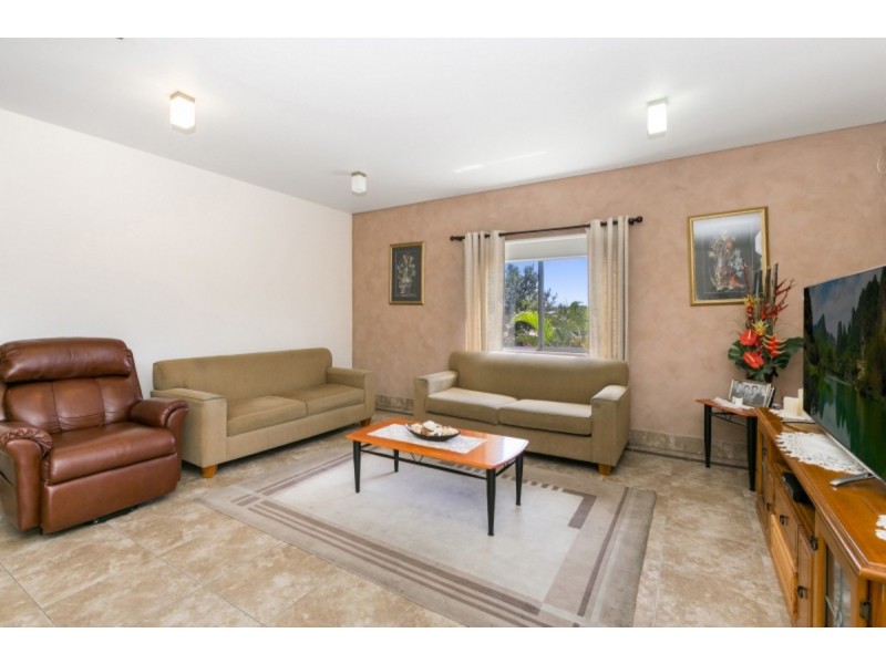 11 Elkins Street, Pacific Pines QLD 4211