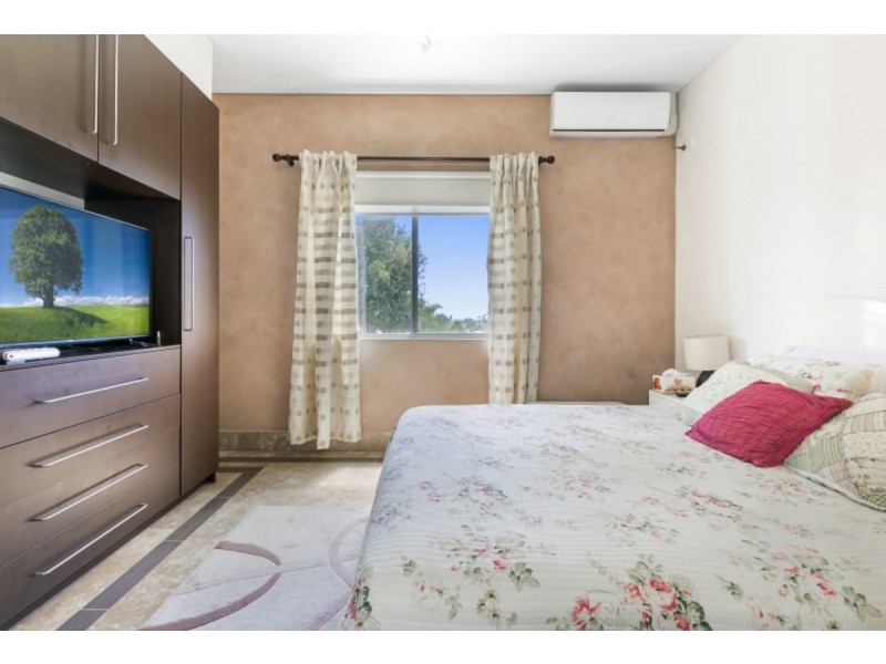 11 Elkins Street, Pacific Pines QLD 4211