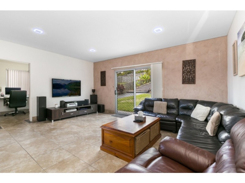 11 Elkins Street, Pacific Pines QLD 4211