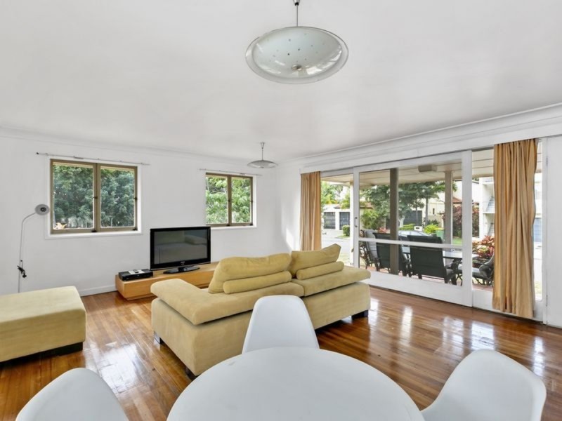 15 Birt Avenue, Surfers Paradise QLD 4217