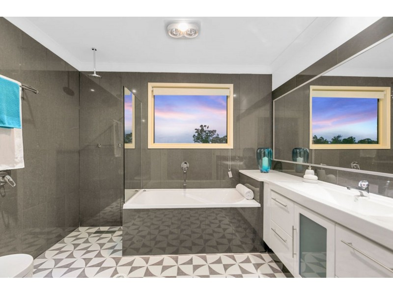 2/11 Lauren Grove, Upper Coomera QLD 4209