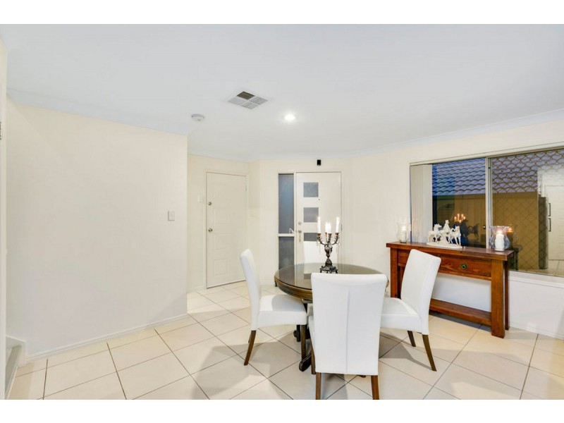 2/11 Lauren Grove, Upper Coomera QLD 4209