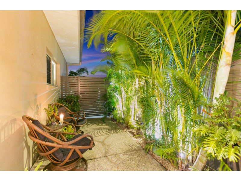 2/11 Lauren Grove, Upper Coomera QLD 4209