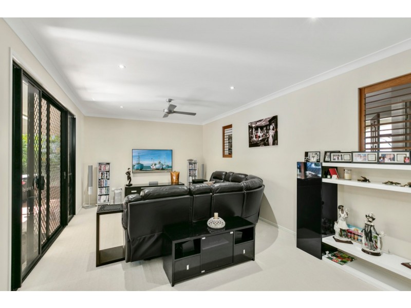 13 Roberts Drive, Maudsland QLD 4210