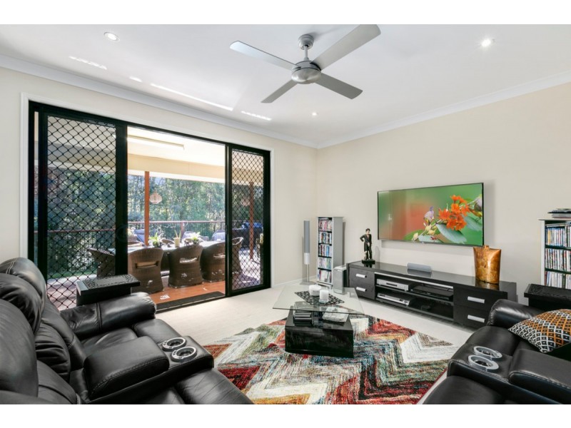 13 Roberts Drive, Maudsland QLD 4210