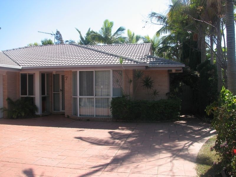 7 Capricorn Drive, Pacific Pines QLD 4211