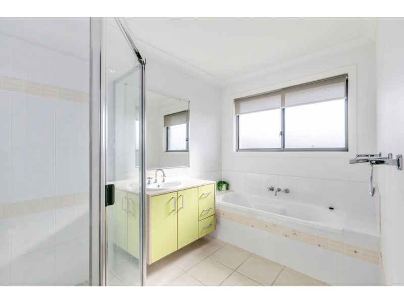23 Sangster Crescent, Pacific Pines QLD 4211