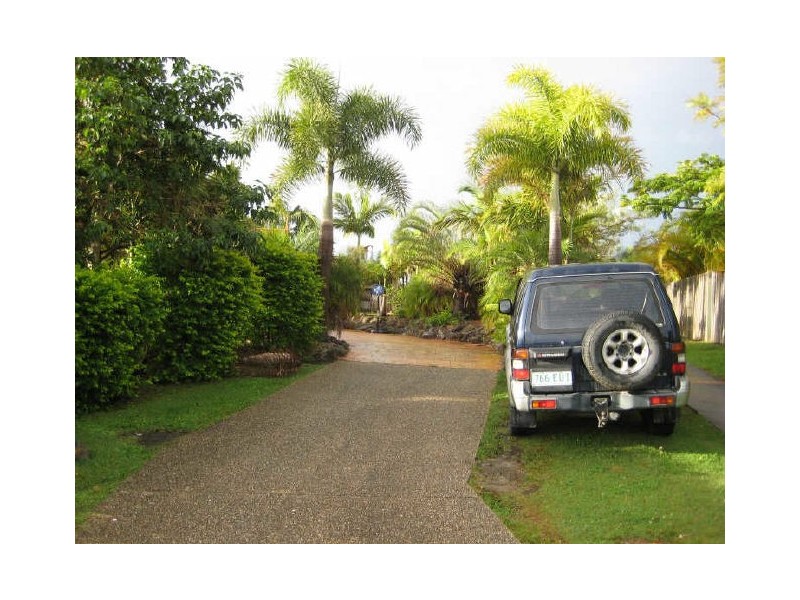 17 Antipodes Close, Pacific Pines QLD 4211