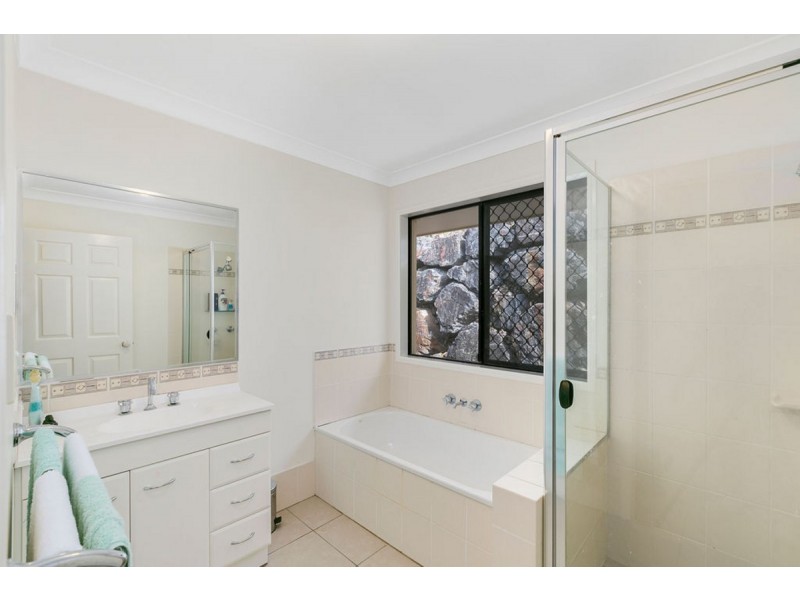 2 Ainslie Street, Pacific Pines QLD 4211