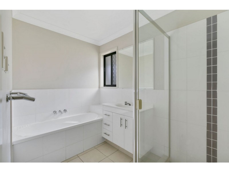 100 McAuley Parade, Pacific Pines QLD 4211